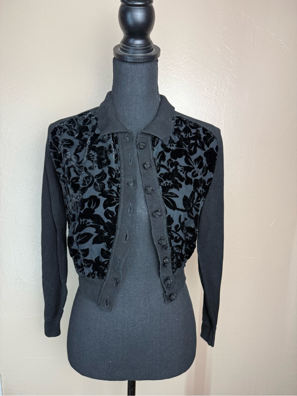 Gruppo Americano 90% Silk Black Devore Floral Velvet Knot Button Cardigan S